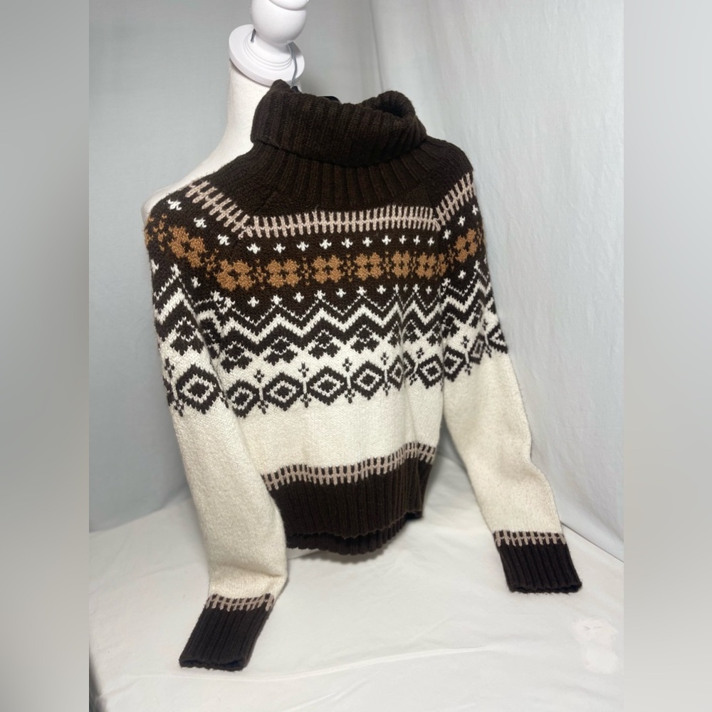 Turtle Neck Knit Sweater